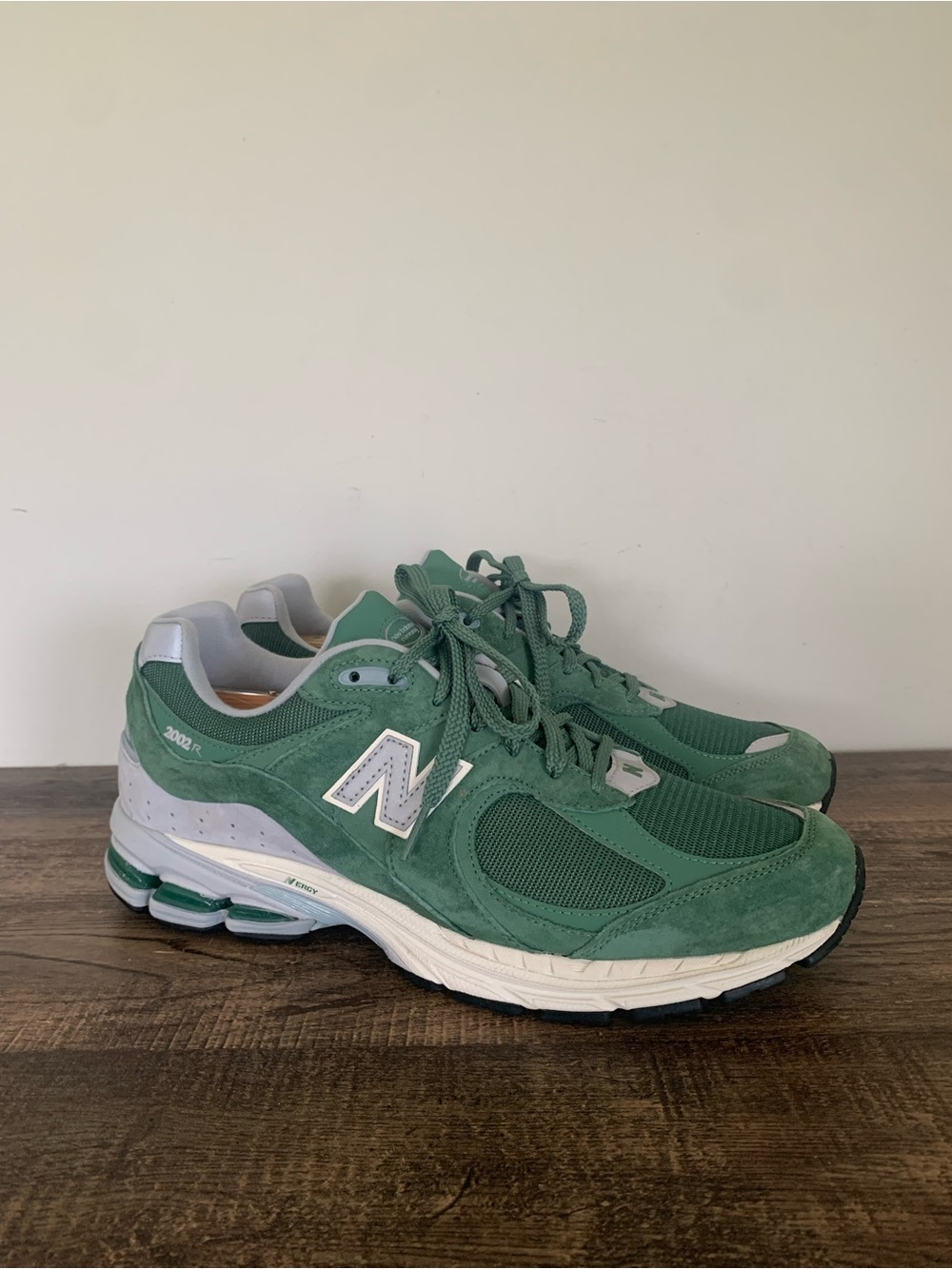 New Balance 2002R Jade Green Silver Metallic Men's Size 11.5 D Shoes Sneakers